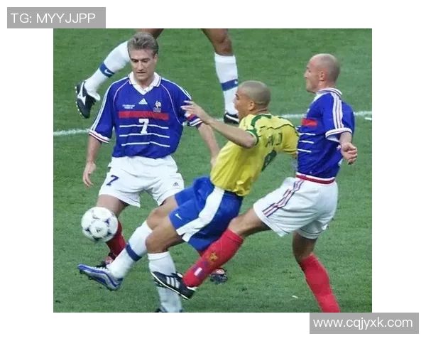 巴西足球明星乘坐飞机失事震惊世界的悲剧引发广泛关注与哀悼