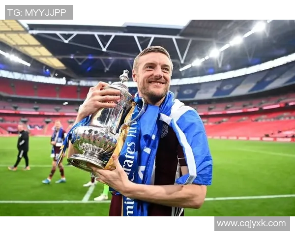 足球明星小鬼头的成长之路与传奇人生揭秘 足球明星小鬼头的成长之路与传奇人生揭秘